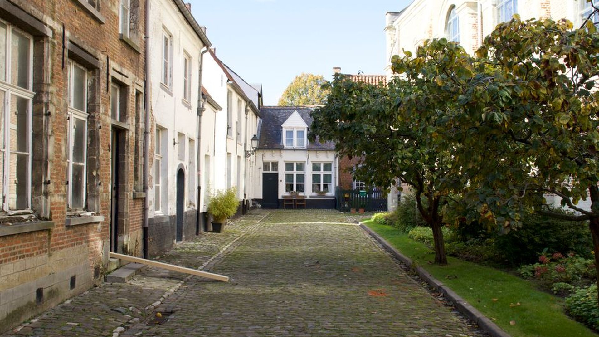 cobbled streets 17th-century townhouses hidden cou