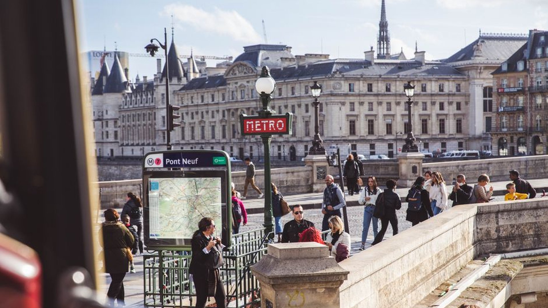 hotel near metro station Paris city center walking