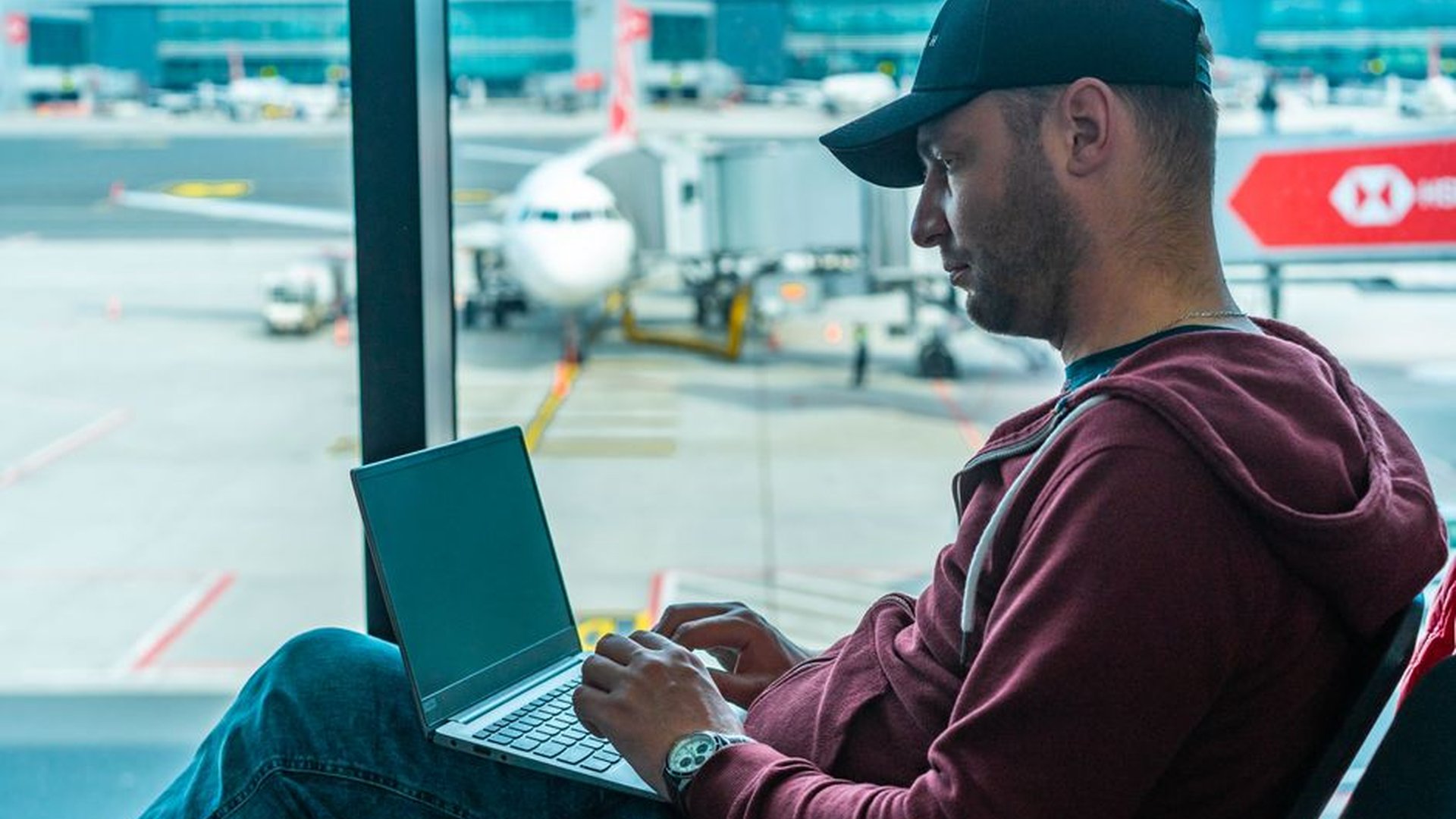 flight search laptop summer travel prices airport