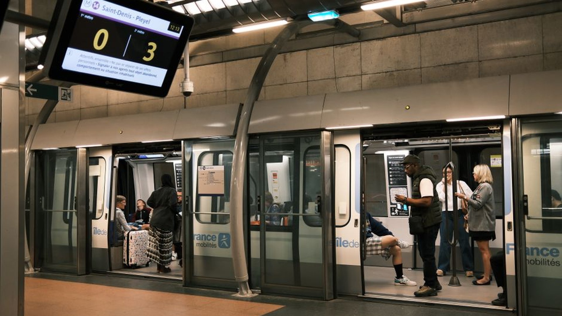 Girona train station airport shuttle low fare flig